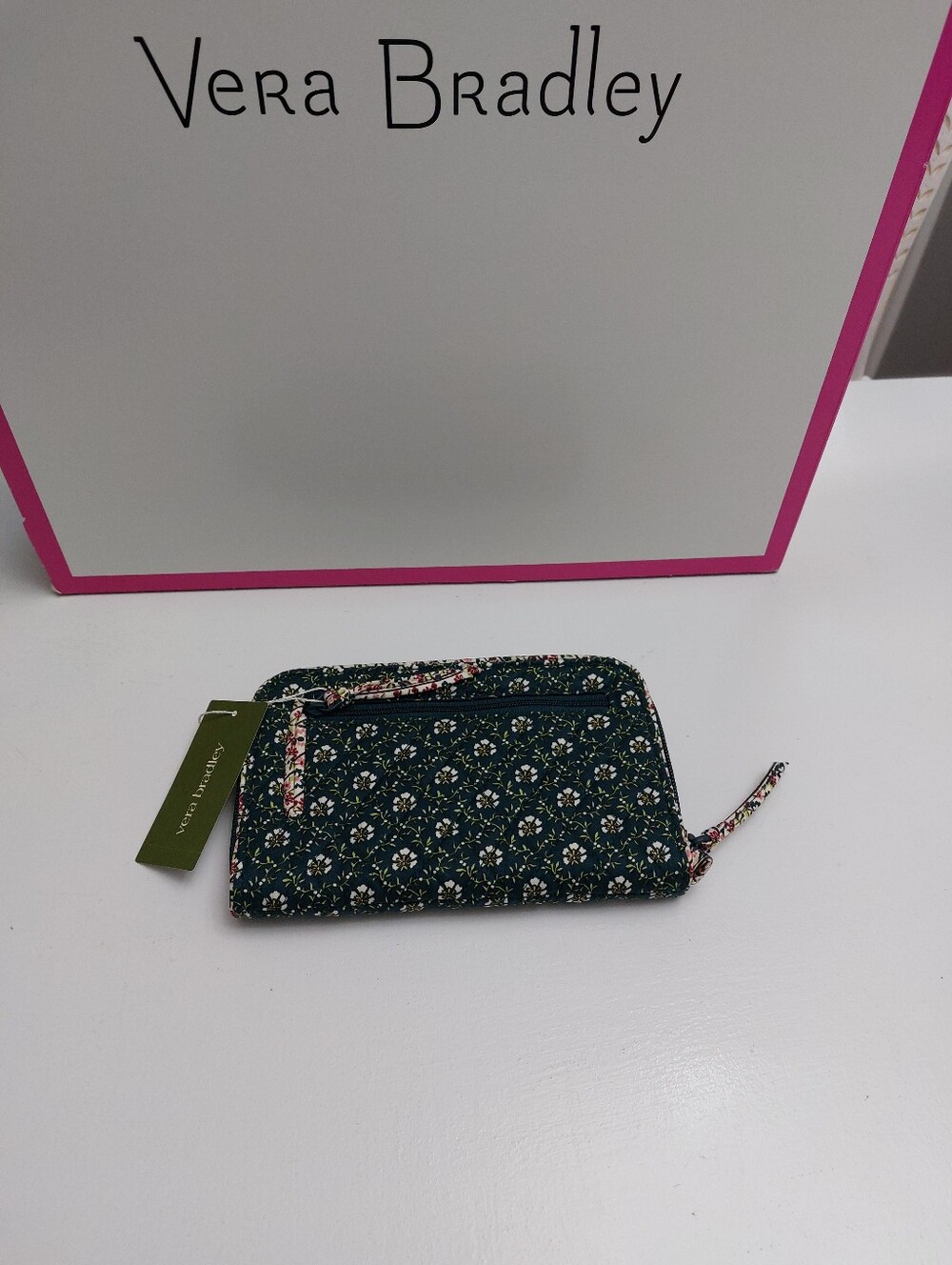 Vera Bradley Large Tab Wallet Mistletoe Lattice NWT - Picture 2 of 4